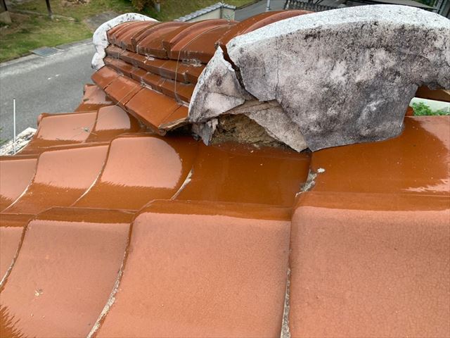 瓦屋根の漆喰の剥がれ
